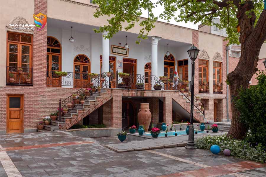 نمایی از خانه دبیرالملک تهران