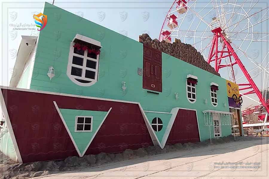 نمایی جذاب از خانه وارونه تهران