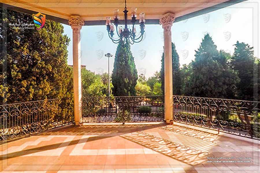 نمای بالکن عمارت ارباب هرمز تهران